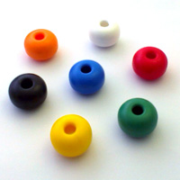 Sedm barevných kuliček na provaz (č,č,o,z,m,b,ž)
